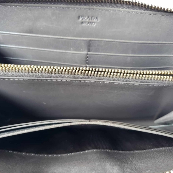 Authentic Prada Zippy Wallet - Picture 7 of 7